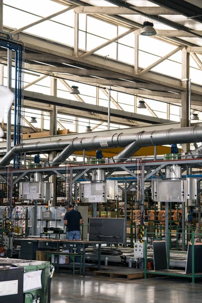 Fábrica de enfriadores industriales en el distrito de Verona, Italia . —  Fotos de Stock