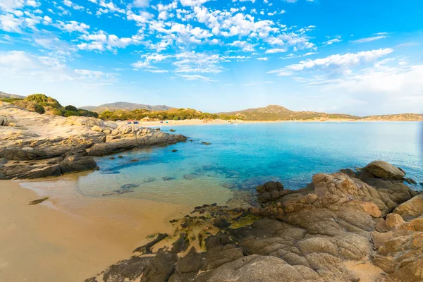 De zee en de ongerepte stranden van Chia, Sardinië, Italië. — Stockfoto