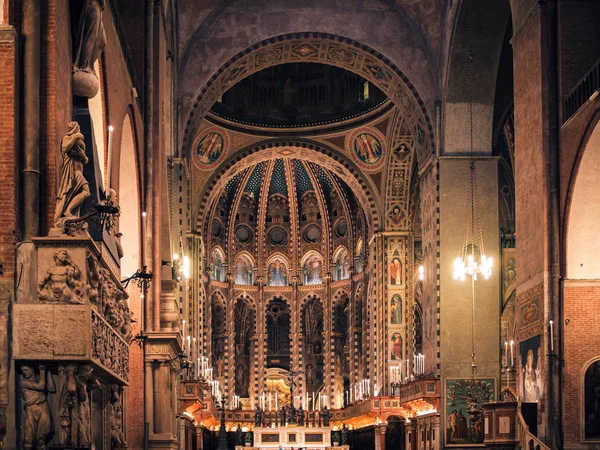 Interior of the Basilica of Saint Anthony of Padua. — Stock Photo, Image