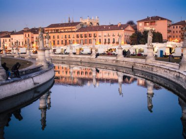 Kare Prato della Valle Padova City üzerinde canal. 