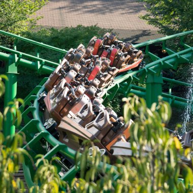 Roller coaster İtalya en büyük eğlence parkı.