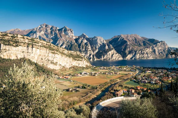 Miasta Riva del Garda, jezioro Garda, Włochy. — Zdjęcie stockowe