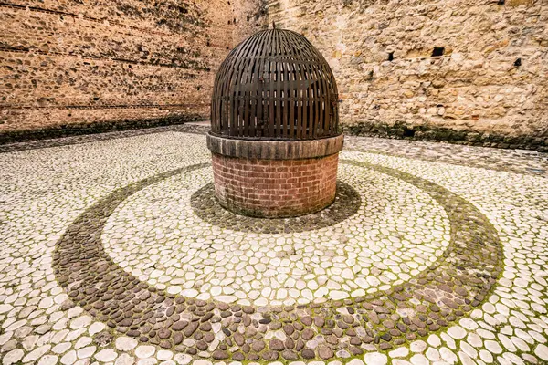 Castle well covered by an iron grate. — Stock Photo, Image
