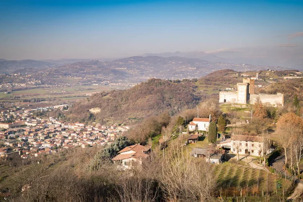 몬테 치 오 마조레 (Vicenza, 이탈리아의 언덕의 보기). — 스톡 사진
