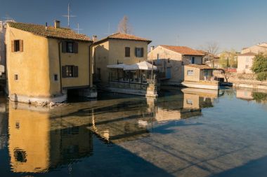 Borghetto Verona eyaletinde. Binalar inşa edildi