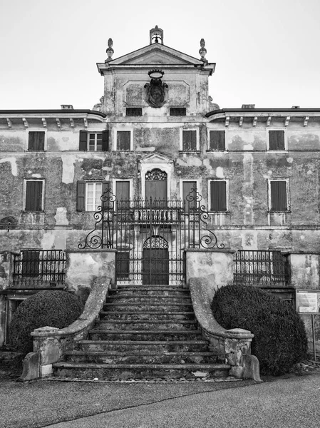 Villa Pignatti-Morano est une villa de trois étages du XVIIe siècle — Photo