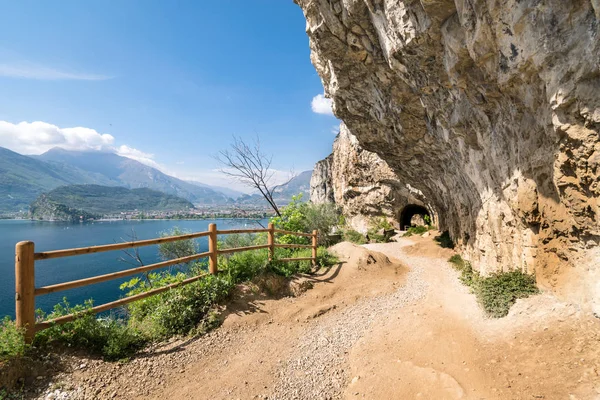 Sentiero del Ponale a Riva del Garda . — Foto Stock
