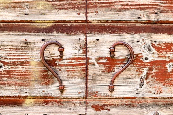 Rode vintage houten deur detail. — Stockfoto