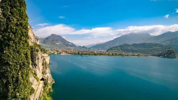 Stad van Riva del Garda, Gardameer, Italië. — Stockfoto