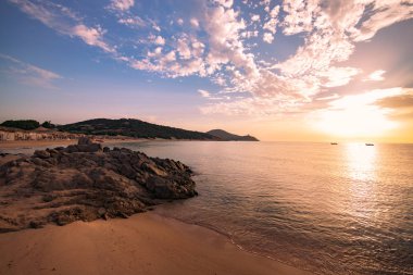 Sunrise beach Chia, Sardunya, İtalya.