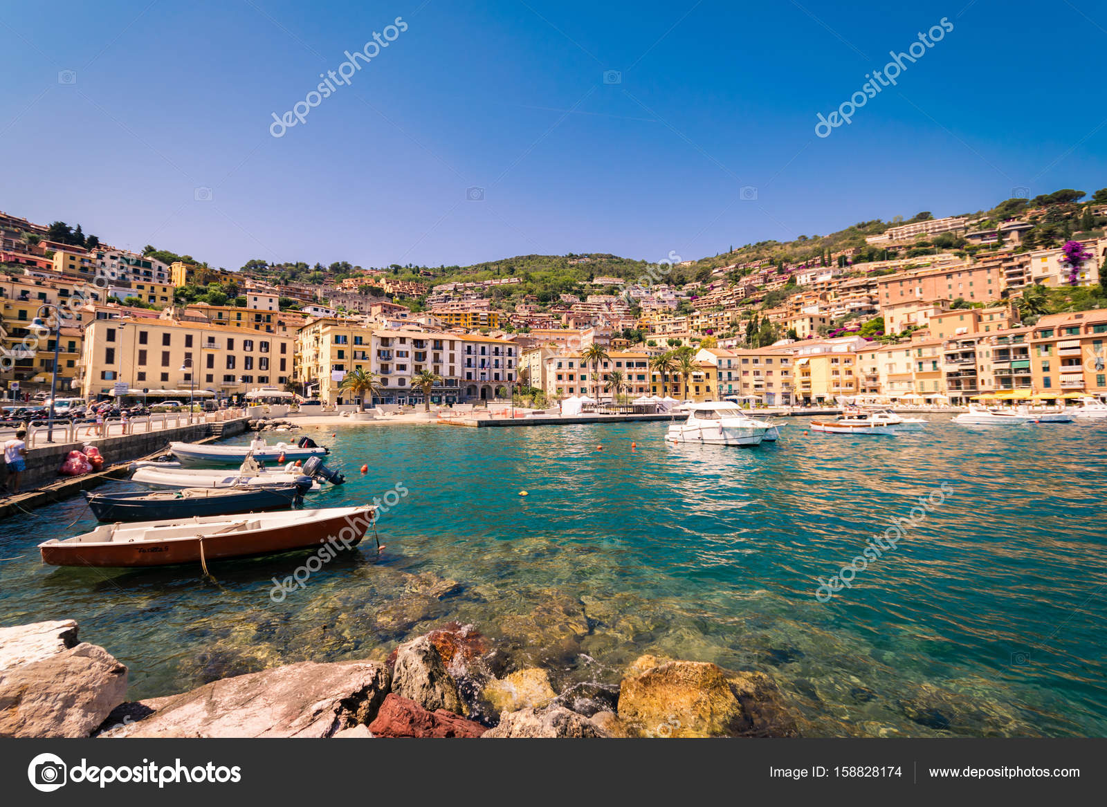Orizzonte del villaggio di Porto Santo Stefano ...
