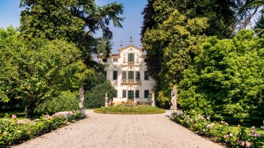 Bir Itali tarafından çevrili tipik on sekizinci yüzyıl Venedik villa