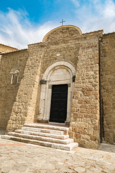 The Duomo of Sovana (cathedral of Saints Peter and Paul) is one — Stock Photo, Image