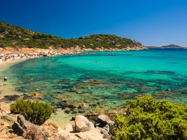Transparante en turquoise zee in Porto Giunco, Sardinië, Italië — Stockfoto