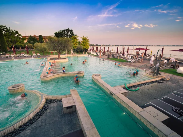 Aquaria é o centro termal termal de Terme di Sirmione. Um único — Fotografia de Stock