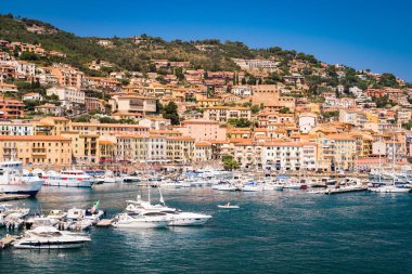 Porto Santo Stefano Köyü manzarası, İtalyan seyahat hedef.