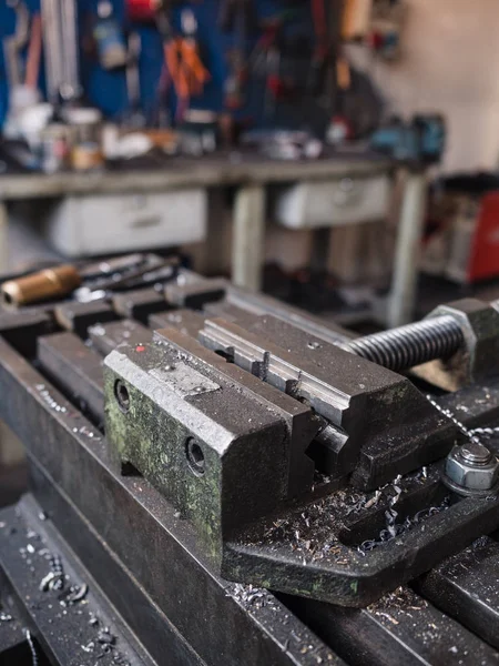 Bir matkap basın mengene detay.