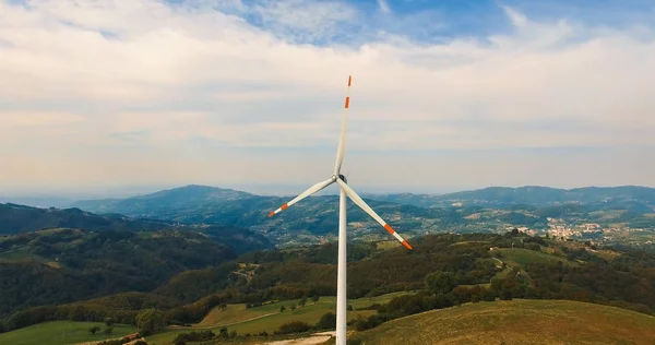 Single wind turbine. — Stock Photo, Image