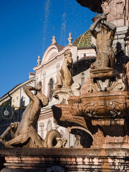 The Neptune fountain in Cathedral Square, Trento, Italy. — Stock Photo, Image