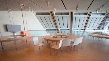 Modern binada eğitim atölye çalışmaları adanmış alanı 