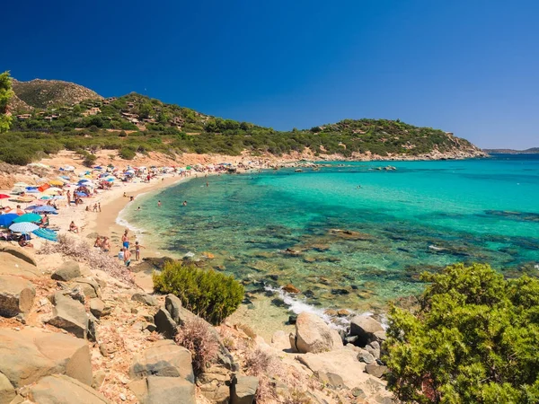 Villasimius 'ta şeffaf ve turkuaz deniz. Sardunya, İtalya.