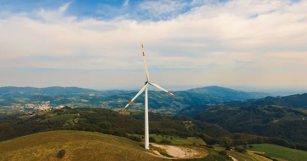 Single wind turbine. — Stock Photo, Image