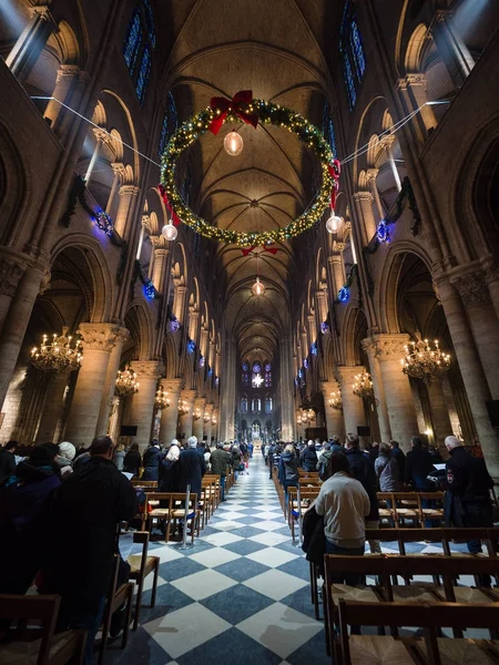 Interior de Cathedrale Notre Dame, catedral católica medieval . —  Fotos de Stock