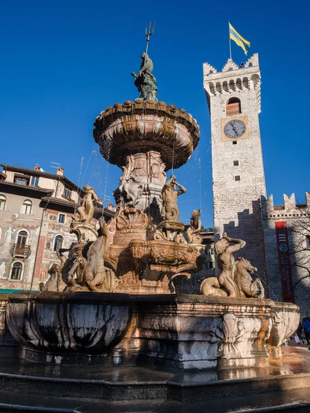 Fontána Neptun v náměstí, Trento, Itálie. — Stock fotografie