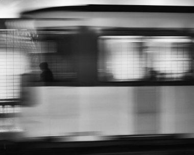 Metro araba hayaletler gibi bak yolcular ile.