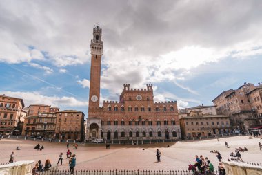 Ünlü vaktimiz alanıyla muhteşem kare görünümü