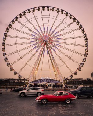  Dönme dolap Place de la Concorde, Paris yüklü.