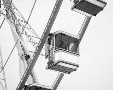 Dönme dolap yer de yüklü kabinler detay