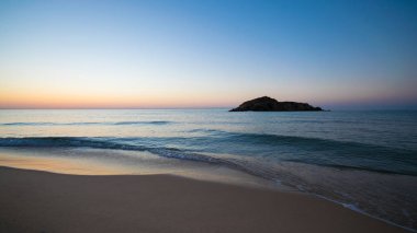 Su Giudeu adayı gündoğumu, Chia, Sardunya.