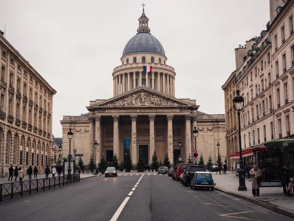 Parisiense vislumbre do bairro latino com vista para o panteão — Fotografia de Stock