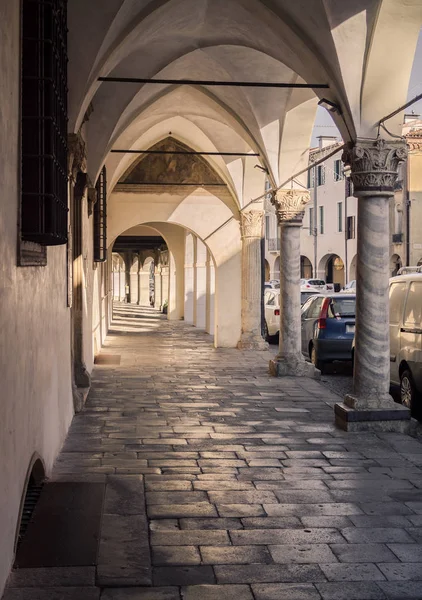 Detail of the arcades of the medieval town of Montagnana. — Stock Photo, Image