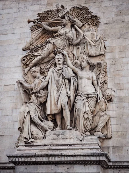 Detalhe das estátuas colocadas nos quatro lados do triunfo — Fotografia de Stock