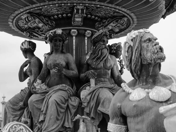 Dettaglio della fontana Place de la Concorde, Parigi . — Foto Stock