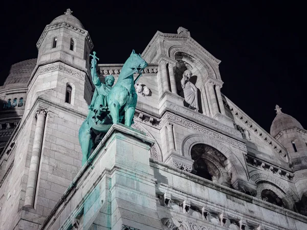 Vista nocturna de la iglesia del Sagrado Corazón en Montmartre, París . —  Fotos de Stock