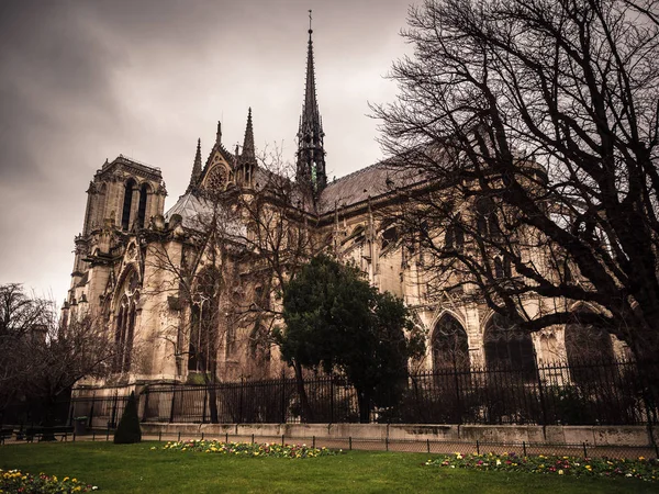 Külső Cathédrale Notre-Dame, középkori katolikus székesegyház. — Stock Fotó
