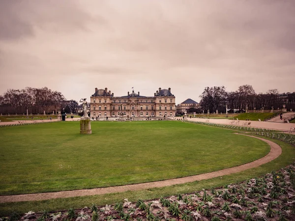 Vista del palacio de Luxemburgo, dentro del jardín público de Luxem —  Fotos de Stock