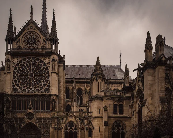 Utvendig på Cathedrale Notre-Dame, katolsk middelalderkatedral . – stockfoto