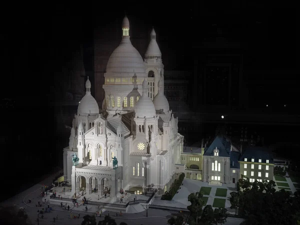 Modelo a escala de la Basílica del Sagrado Corazón en Montmartre lo —  Fotos de Stock