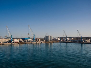 Nakliye Sanayi Ticaret bağlantı noktası. Köprü vinç ve ihracat c ithalat