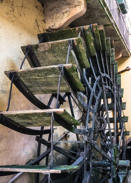 Eski bir watermill tahta kürek. — Stok fotoğraf