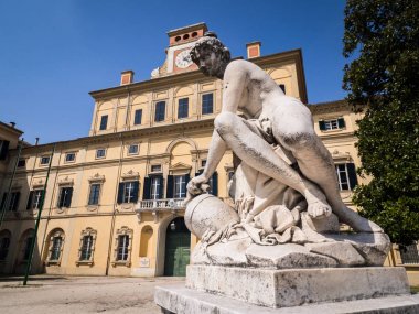 Klasik stil taş heykel 