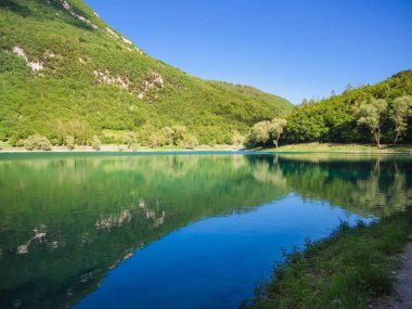 Göl İtalyan çevrili Tenno.