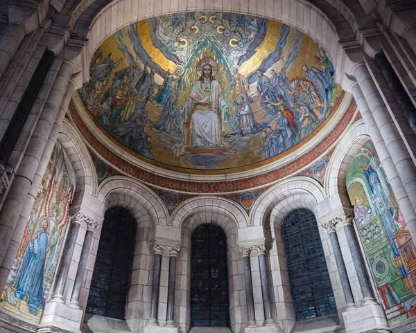 Gold mosaic on the ceiling of the Basilica of the Sacre Coeur in — Stock Photo, Image