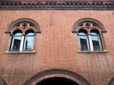 Tirizli Ortaçağ windows.