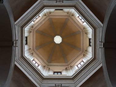 Kubbe orta nefin Santa Maria Bazilikası'na ben gördüm