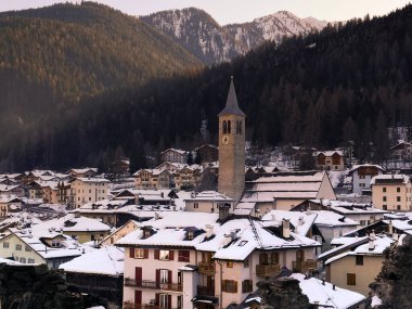 Ossana, Val di Sole, Trentino-Alto Adige, İtalya 'nın kış manzarası.